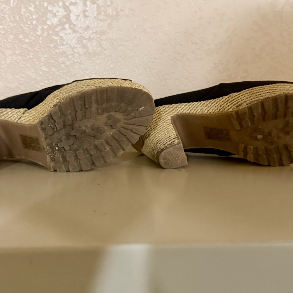 Blowfish Muled heels. Black